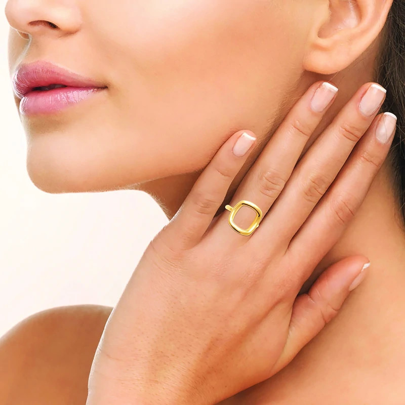 Bague plaqué or – Design carré ajouré géométrique lisse et brillant