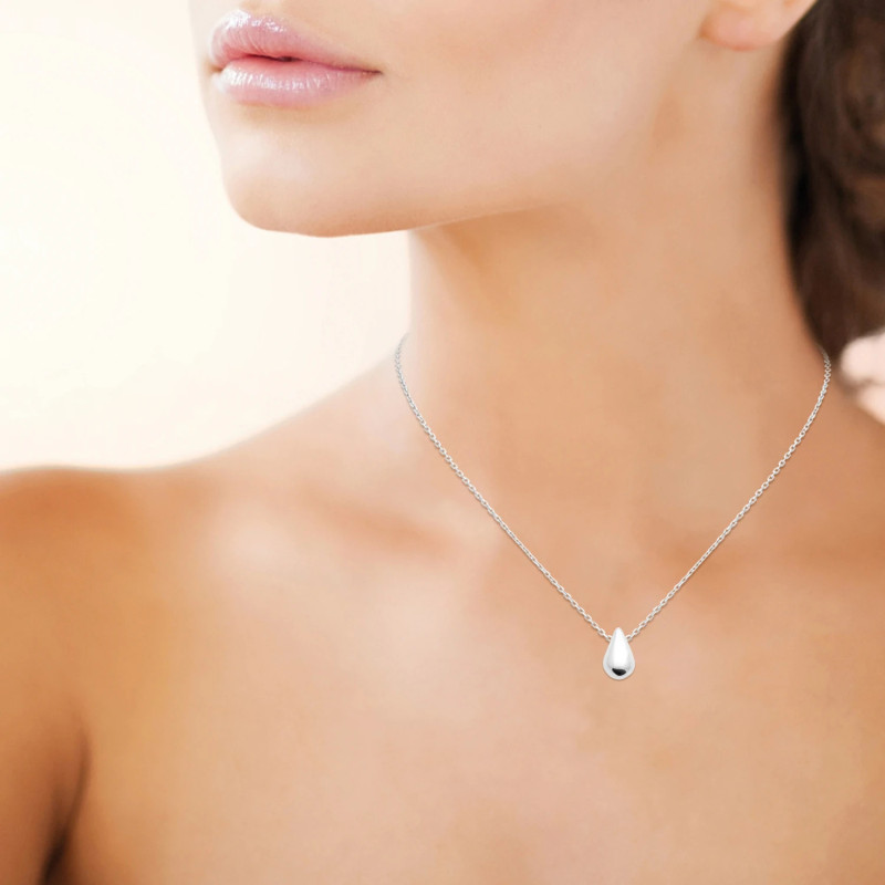 Collier en argent 925 rhodié orné d’une fine goutte d’argent suspendue sur chaîne maille forçat