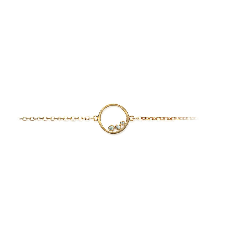 Bracelet plaqué or 750 3 microns orné d’un cercle ajouré avec trois oxydes de zirconium blancs sertis à l’intérieur